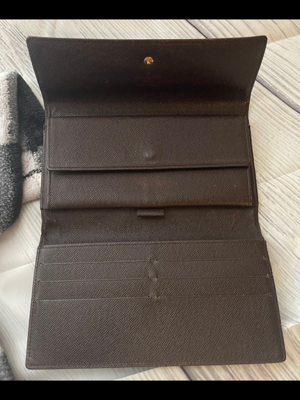 AUTHENTIC Louis Vuitton Damier Ebene Long Wallet / Clutch. FREE CHAIN INCLUDED - Picture 6 of 9